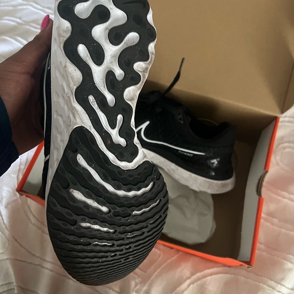 Nike Renew Reacts Women’s Size 10.5 - Picture 2 of 3